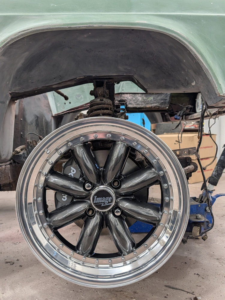 Reliant Scimitar SE6a – A Serious Transformation using RM2 Alloy Wheels from Image Wheels UK