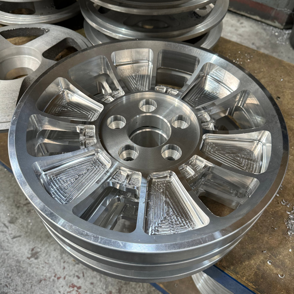 Bespoke 18" billet wheels, inspired by the legendary Daytona FIA race wheels. Made by Image Wheels for Pro V8 in France.