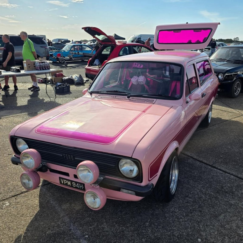 Image Wheels RS4 Custom Alloy Wheels for a 1970s Ford Escort Estate