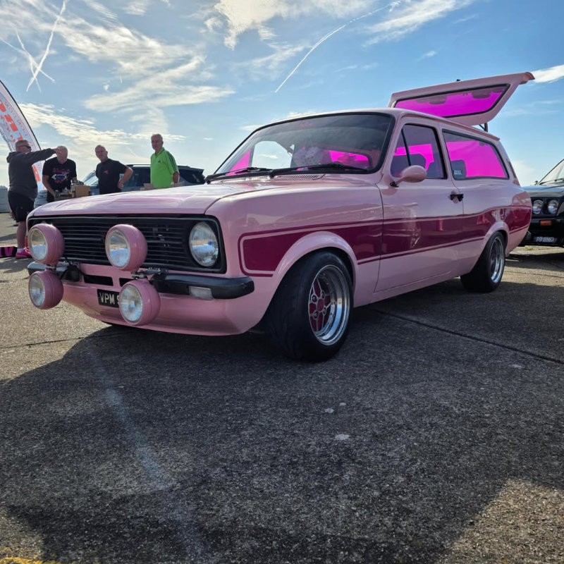 Image Wheels RS4 Custom Alloy Wheels for a 1970s Ford Escort Estate